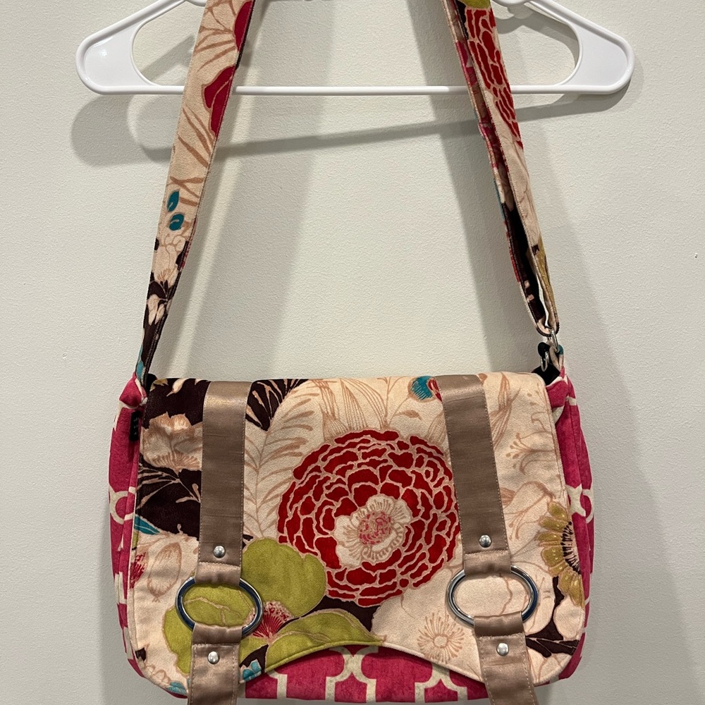 1154 Lill Studio Floral Canvas Shoulder Bag
